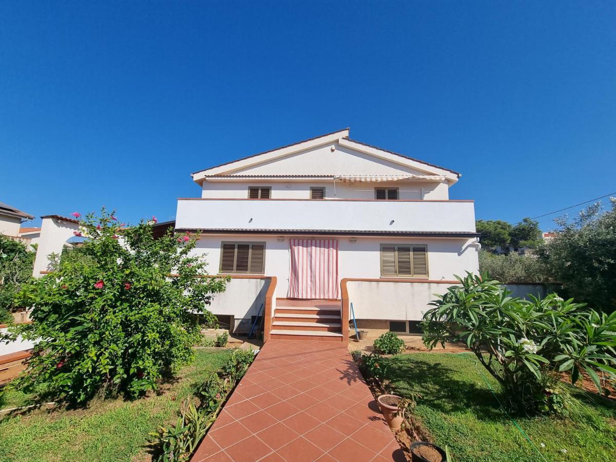 Villa Flora - With Sea View, 2 Minutes Walk To Beach Траппето Экстерьер фото